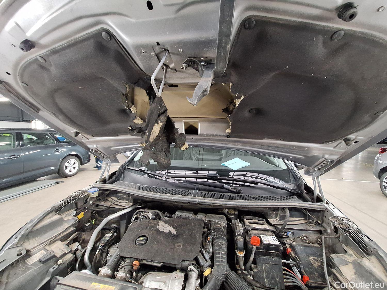  Peugeot  5008 Peugeot,  FL'20, Peugeot  1.5 BlueHDi 96kW S&S EAT8 Allure Pack #48