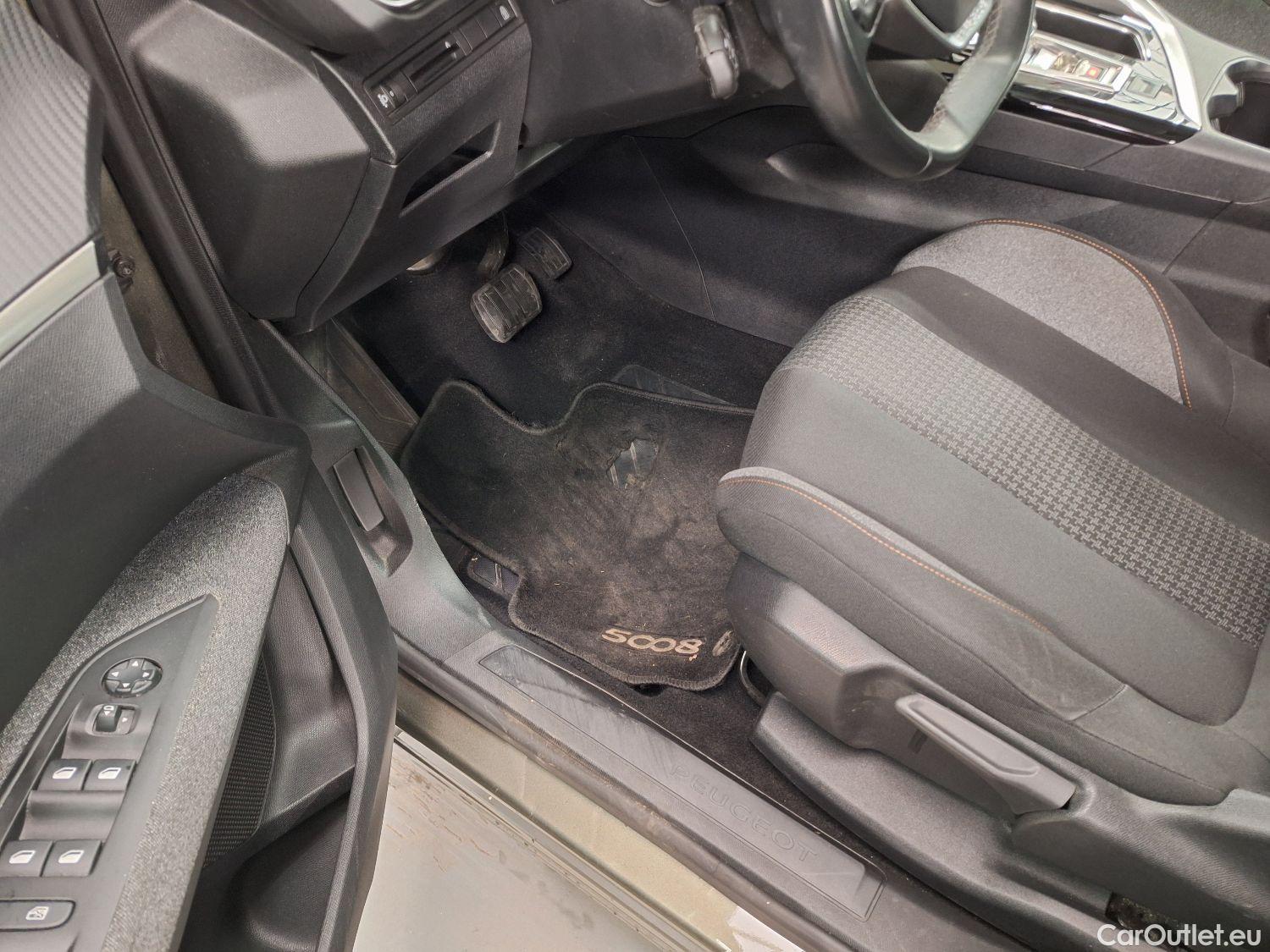  Peugeot  5008 Peugeot,  '16, Peugeot  1.2 PureTech 96kW S&S EAT8 Active 5d #45