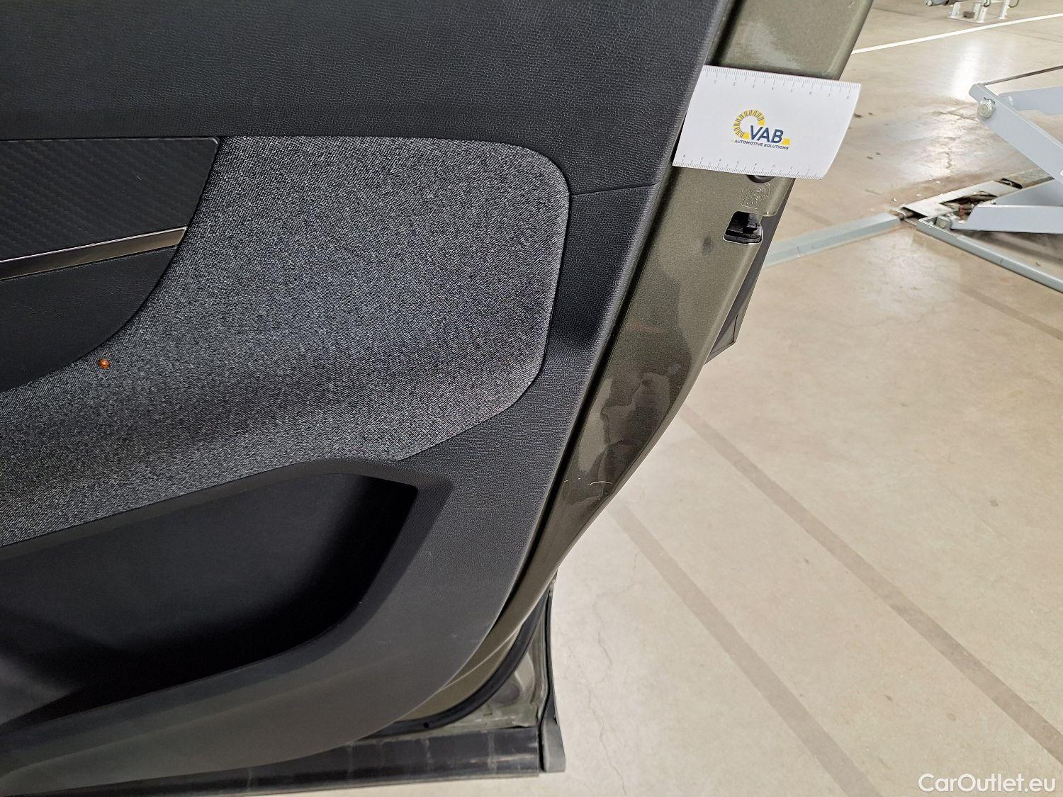  Peugeot  5008 Peugeot,  '16, Peugeot  1.2 PureTech 96kW S&S EAT8 Active 5d #33