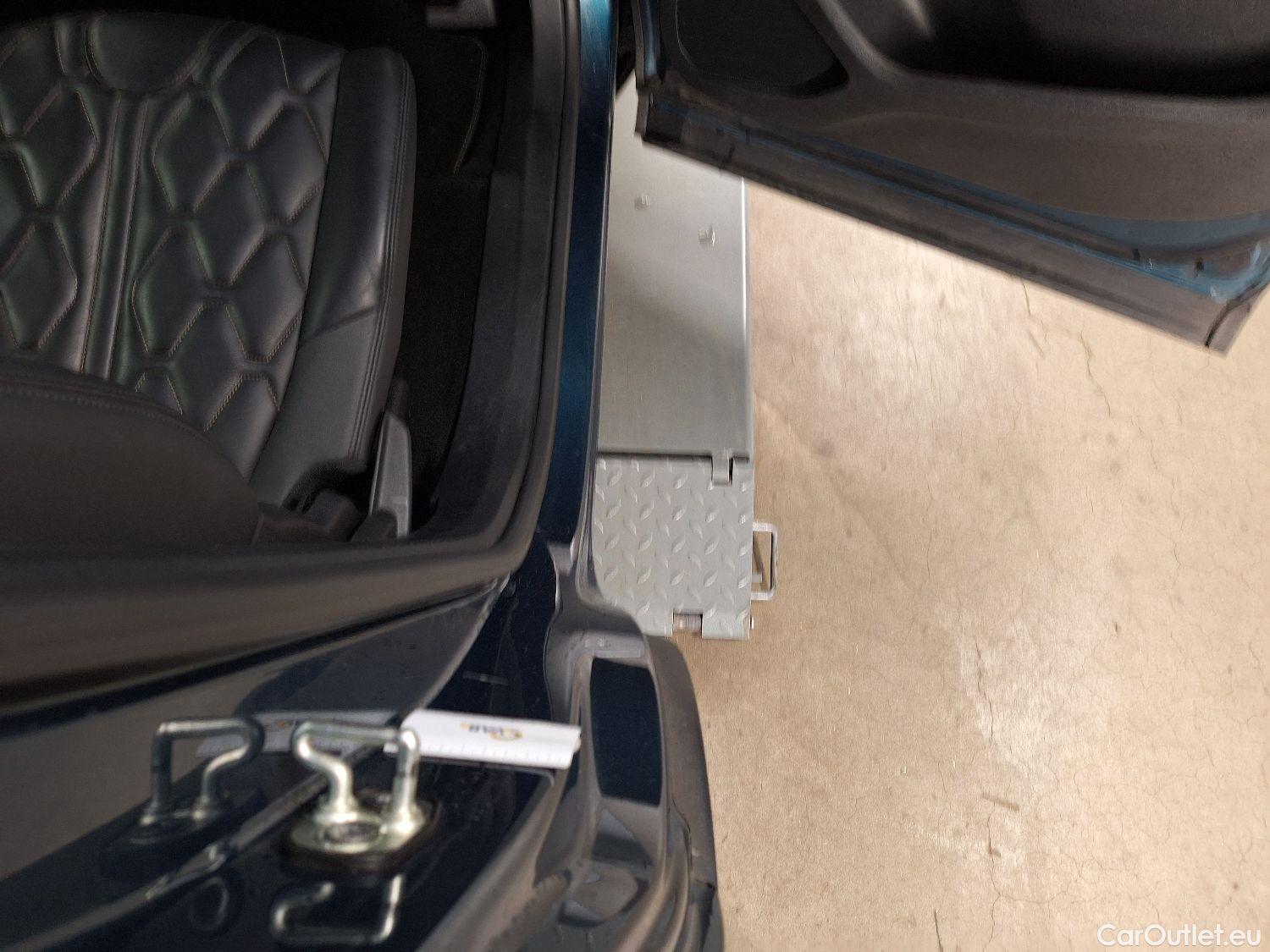  Peugeot  5008 Peugeot,  '16, Peugeot  1.5 BlueHDi 96kW S&S EAT8 GT Line 5d #50