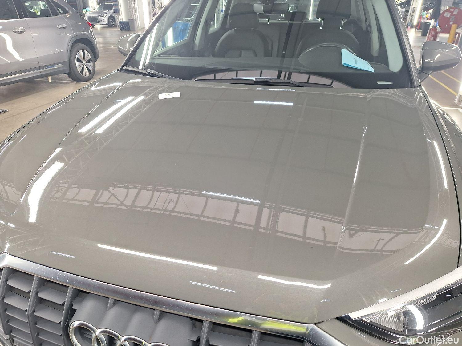  Audi  Q3 Audi,  '18, Audi  35 TDI S Tronic Business Edition 5d #40