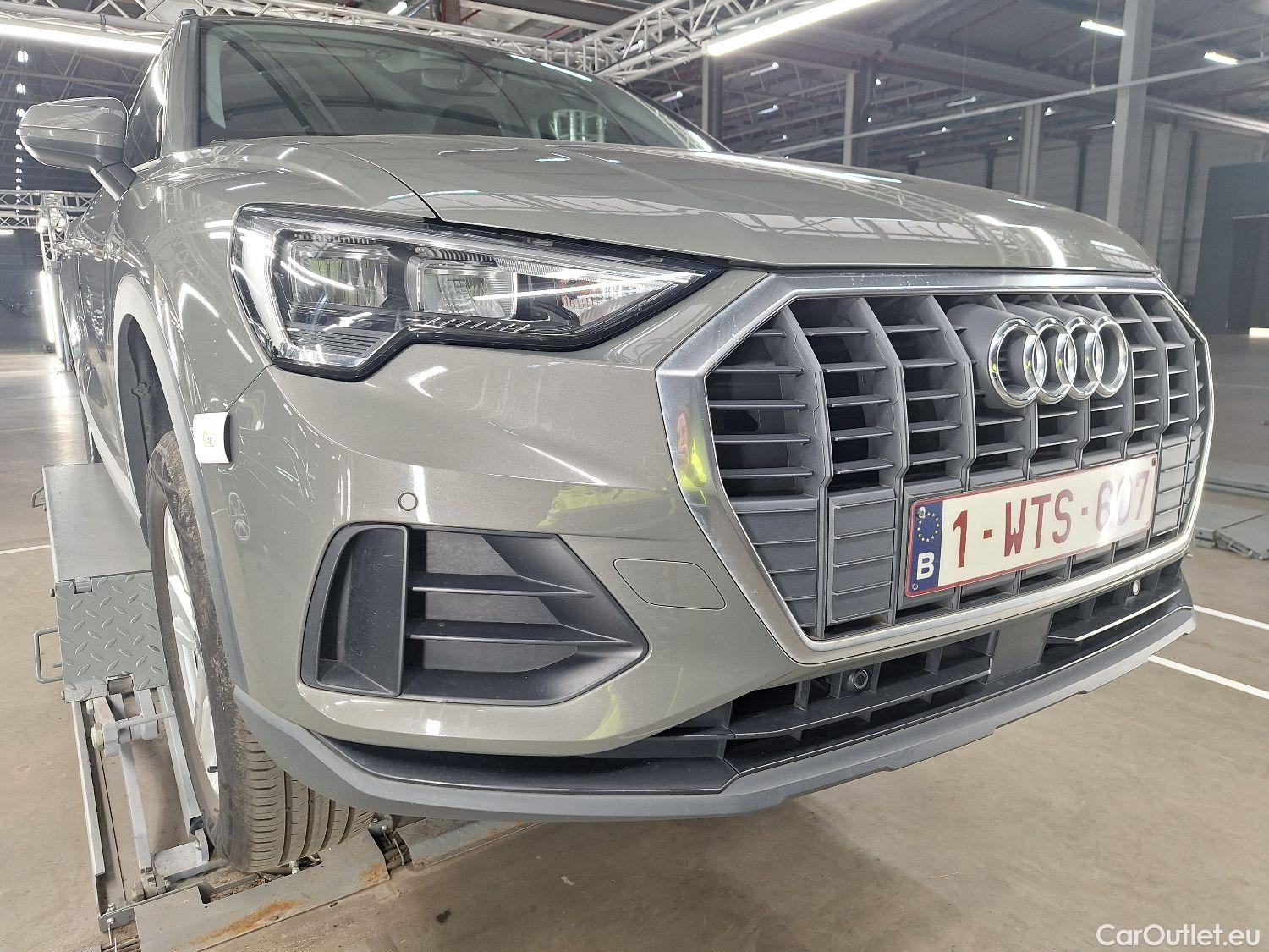  Audi  Q3 Audi,  '18, Audi  35 TDI S Tronic Business Edition 5d #3