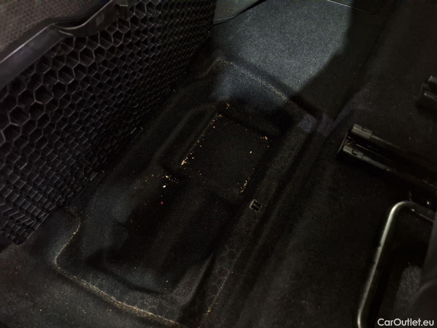  Peugeot  5008 Peugeot,  FL'20, Peugeot  1.5 BlueHDi 96kW S&S EAT8 Allure Pack #1