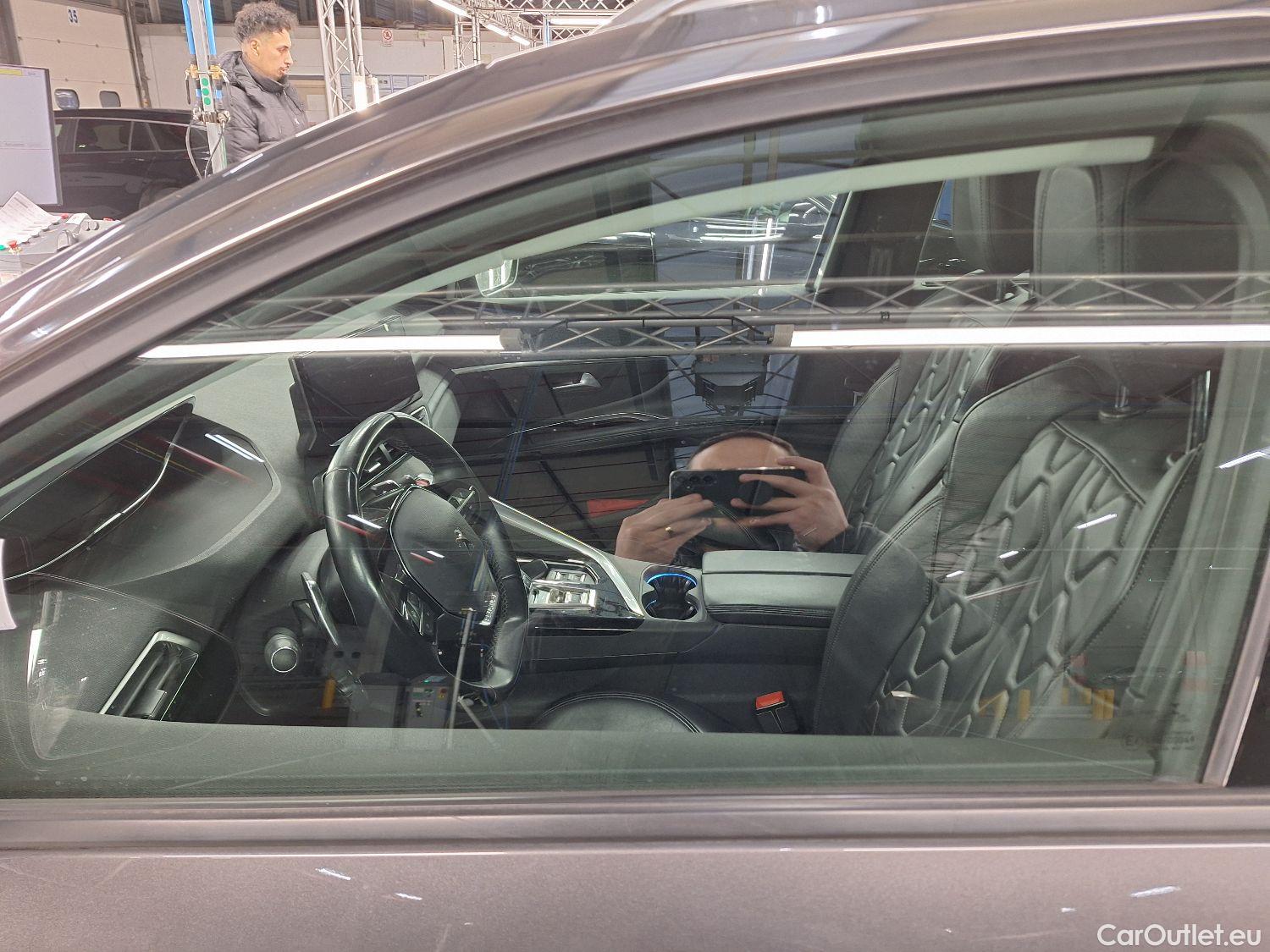  Peugeot  5008 Peugeot,  FL'20, Peugeot  1.5 BlueHDi 96kW S&S EAT8 Allure Pack #58