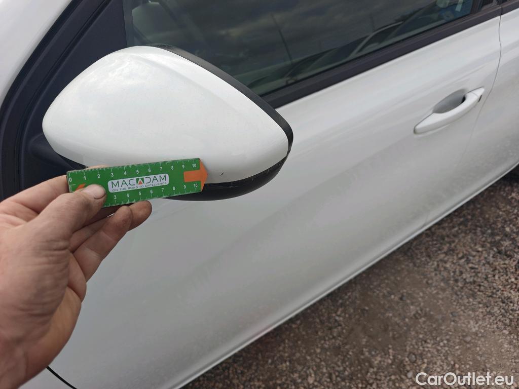  Peugeot  308 PEUGEOT  / 2017 / 5P / berlina con portón 5p Active BlueHDi 130 S&S #8