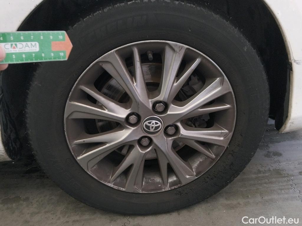  Toyota  Yaris TOYOTA  / 2017 / 5P / berlina con portón 1.5 100H Active #10