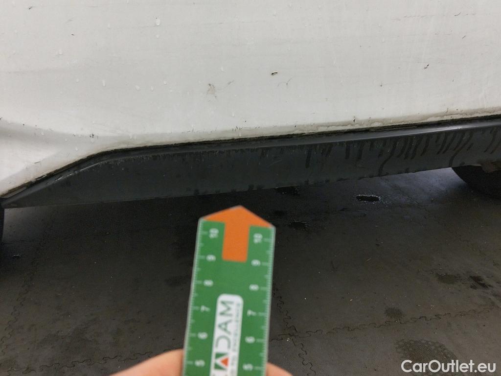  Toyota  Yaris TOYOTA  / 2017 / 5P / berlina con portón 1.5 100H Active #26