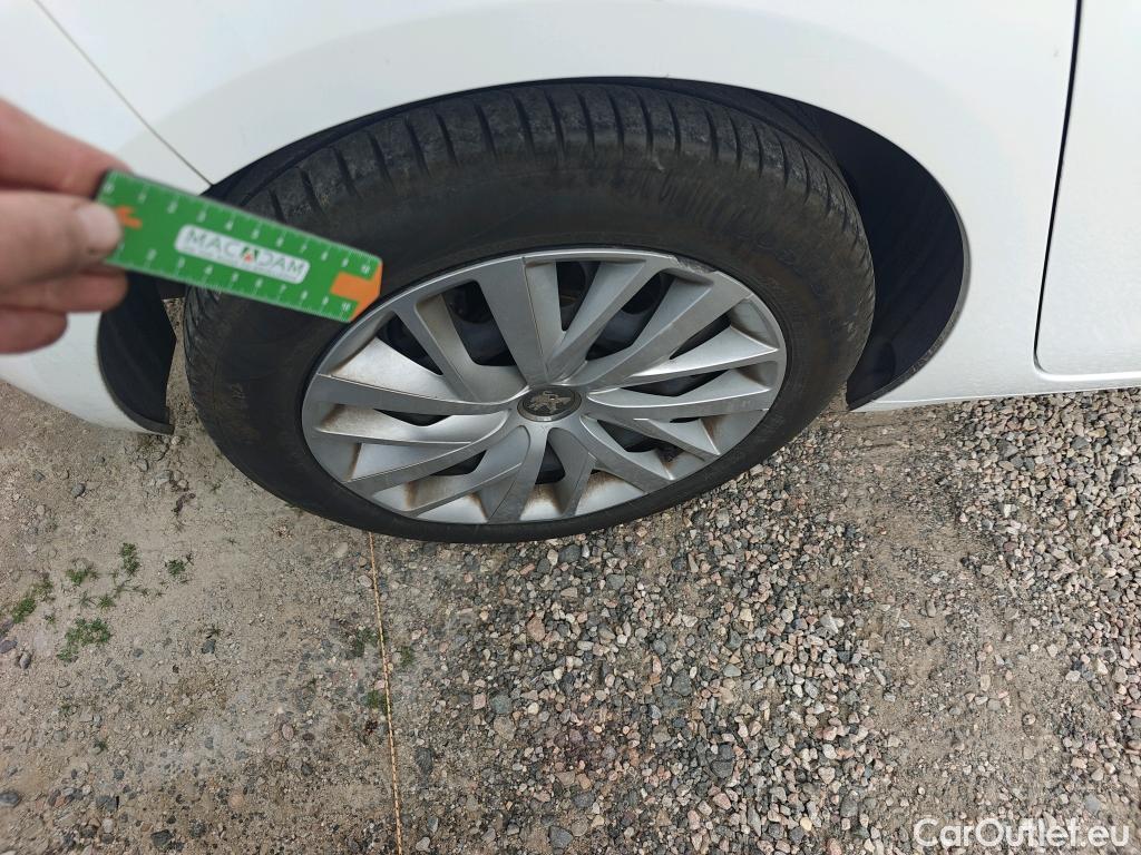  Peugeot  308 PEUGEOT  / 2017 / 5P / berlina con portón 5p Active BlueHDi 130 S&S #4