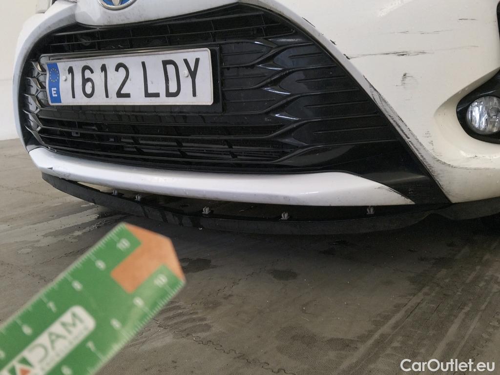  Toyota  Yaris TOYOTA  / 2017 / 5P / berlina con portón 1.5 100H Active #30