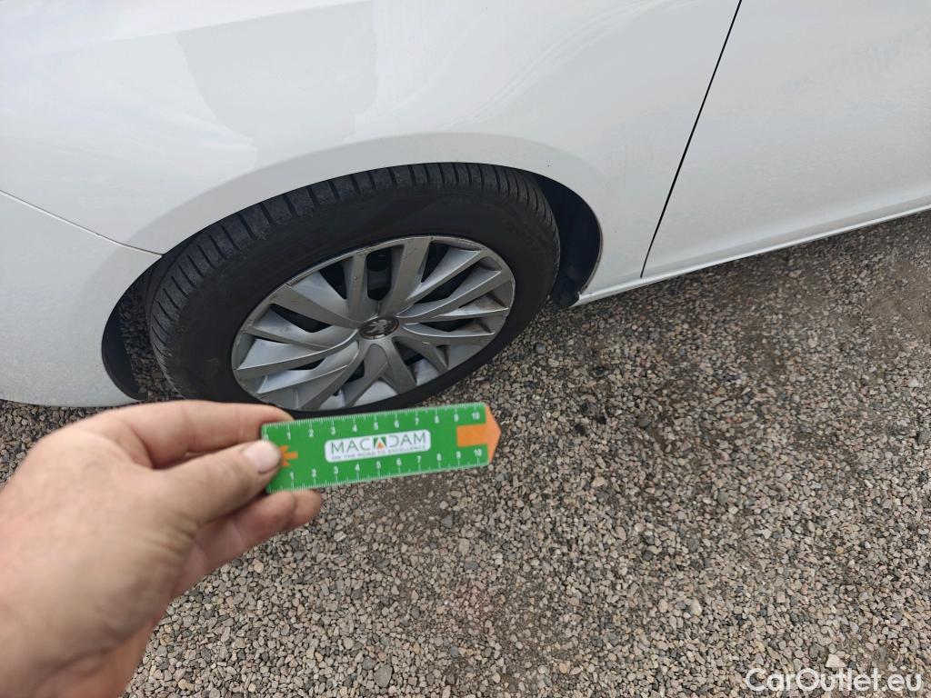  Peugeot  308 PEUGEOT  / 2017 / 5P / berlina con portón 5p Active BlueHDi 130 S&S #1