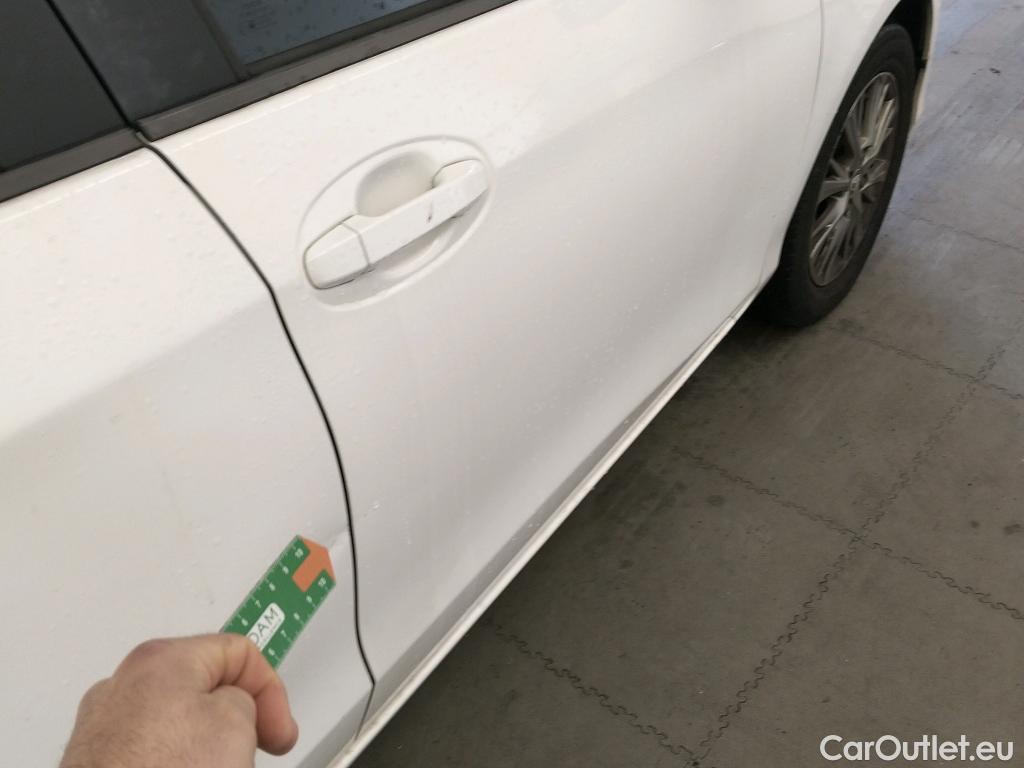  Toyota  Yaris TOYOTA  / 2017 / 5P / berlina con portón 1.5 100H Active #6