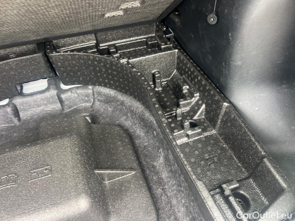  Ford  Kuga FORD  / 2019 / 5P / todoterreno Titanium 2.5 Duratec FHEV 140kW Auto #2