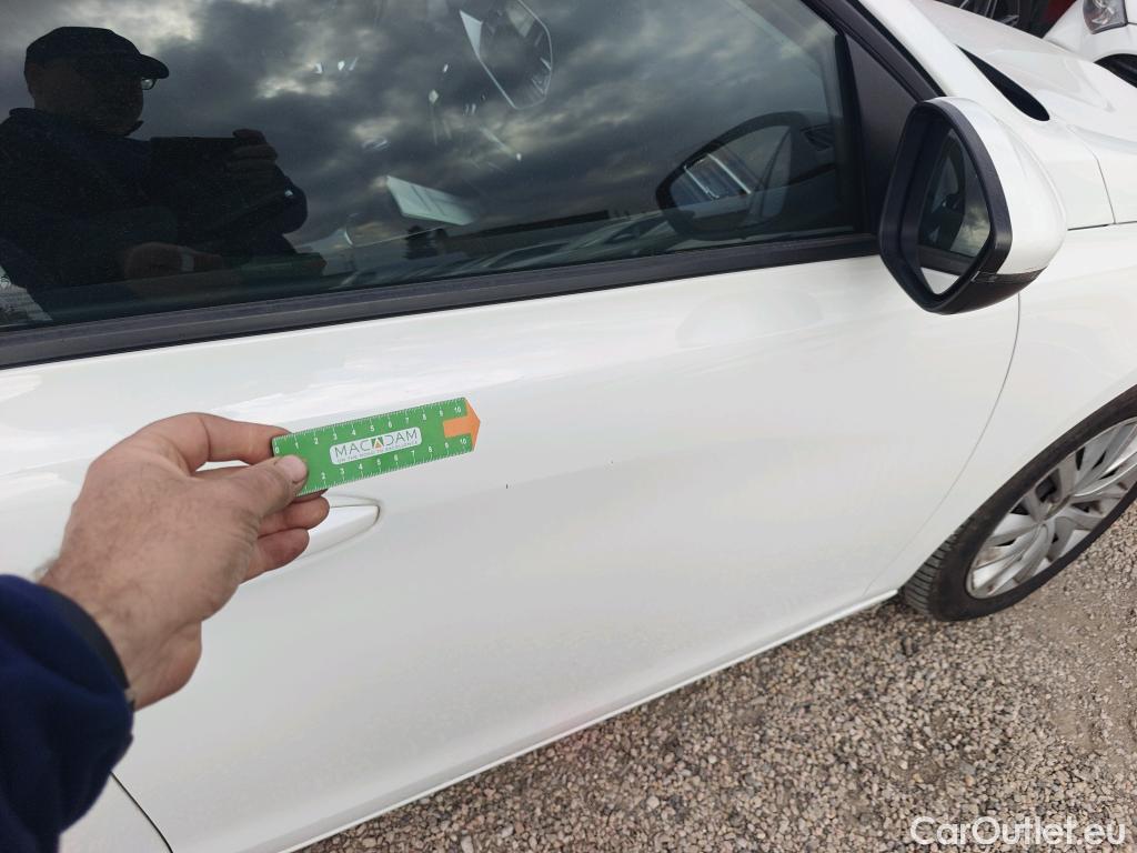  Peugeot  308 PEUGEOT  / 2017 / 5P / berlina con portón 5p Active BlueHDi 130 S&S #9