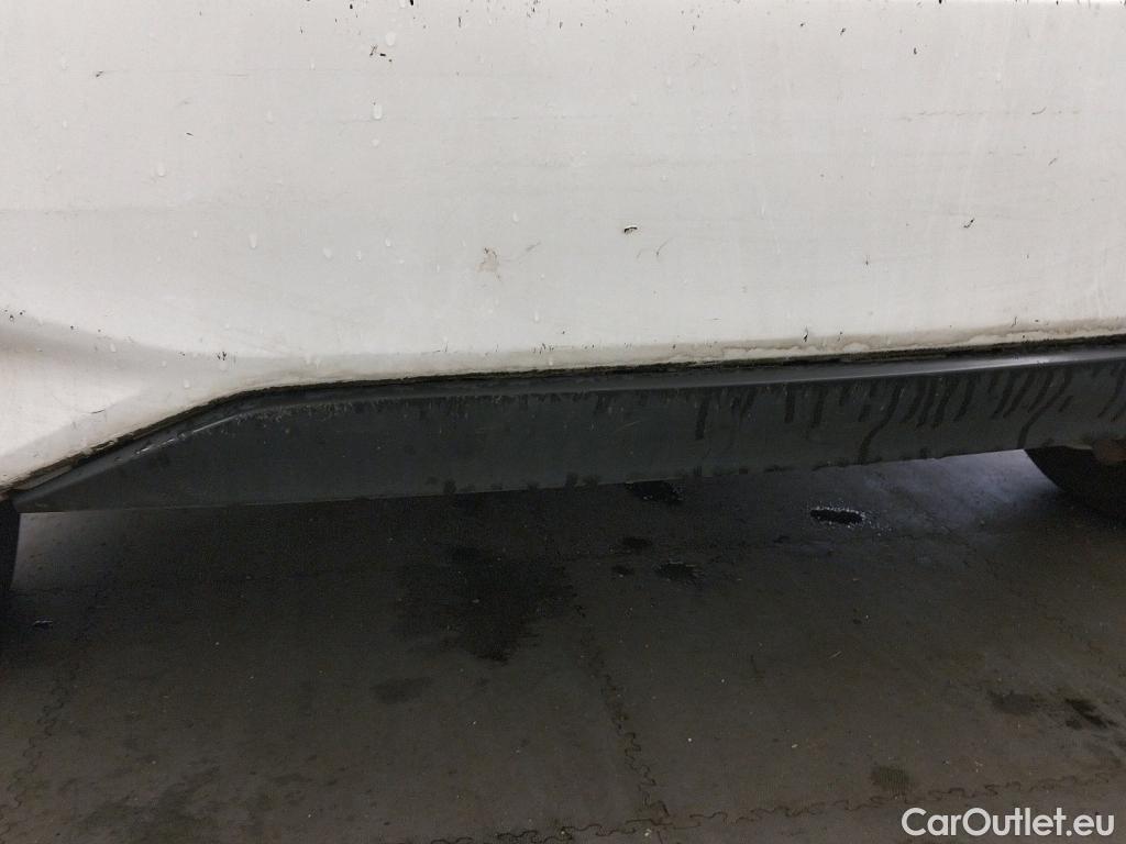  Toyota  Yaris TOYOTA  / 2017 / 5P / berlina con portón 1.5 100H Active #25