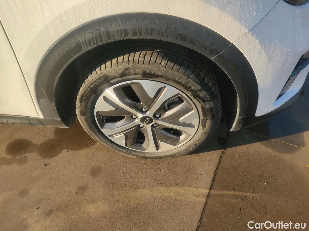  KIA  Niro KIA e- / 2016 / 5P / crossover e- 150kW (204CV) Drive (Long Range) #3