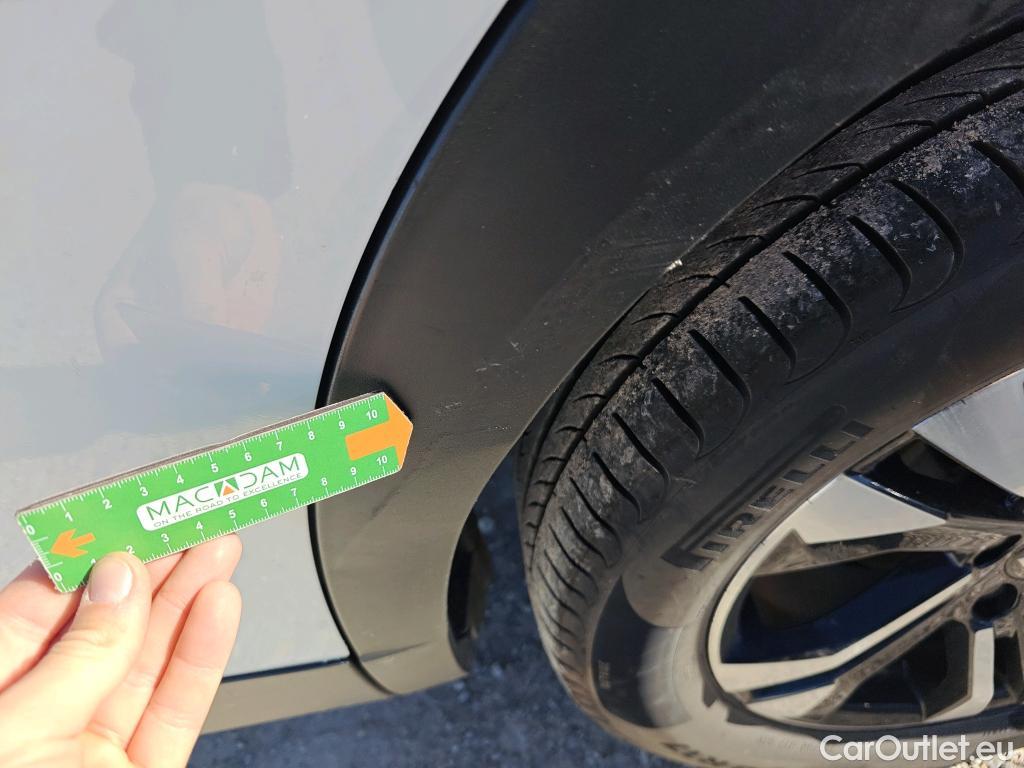  Peugeot  2008 PEUGEOT  / 2019 / 5P / todoterreno Allure BlueHDI 81kW (110CV) #47