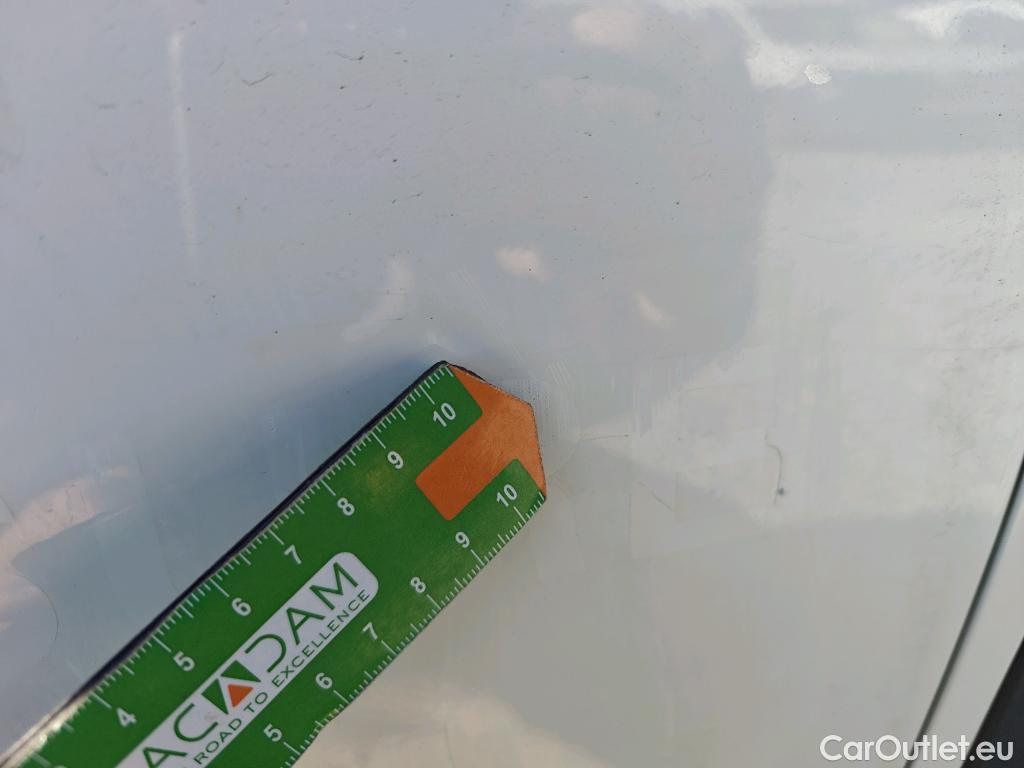  Peugeot  2008 PEUGEOT  / 2019 / 5P / todoterreno Allure BlueHDI 81kW (110CV) #37