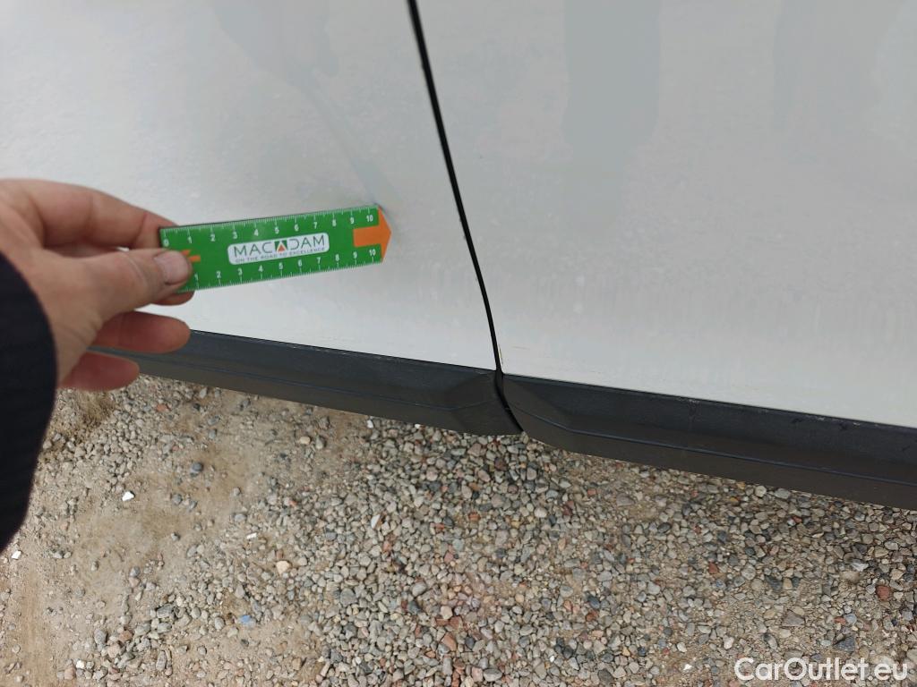  Peugeot  2008 PEUGEOT  / 2019 / 5P / todoterreno Active Puretech 100 S&S BVM6 #31