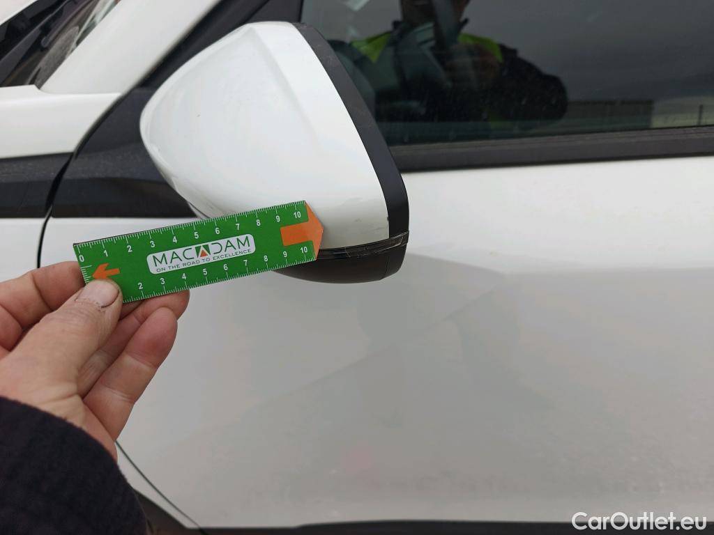  Peugeot  2008 PEUGEOT  / 2019 / 5P / todoterreno Active Puretech 100 S&S BVM6 #29