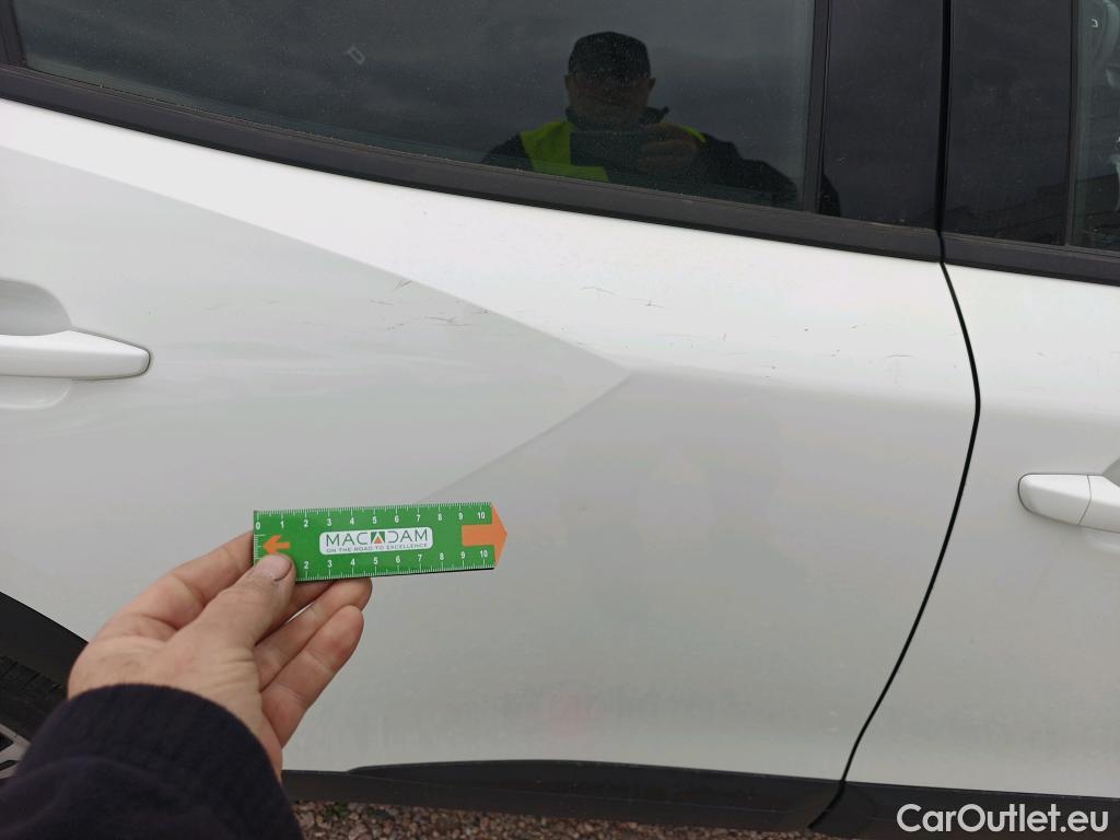  Peugeot  2008 PEUGEOT  / 2019 / 5P / todoterreno Active Puretech 100 S&S BVM6 #22