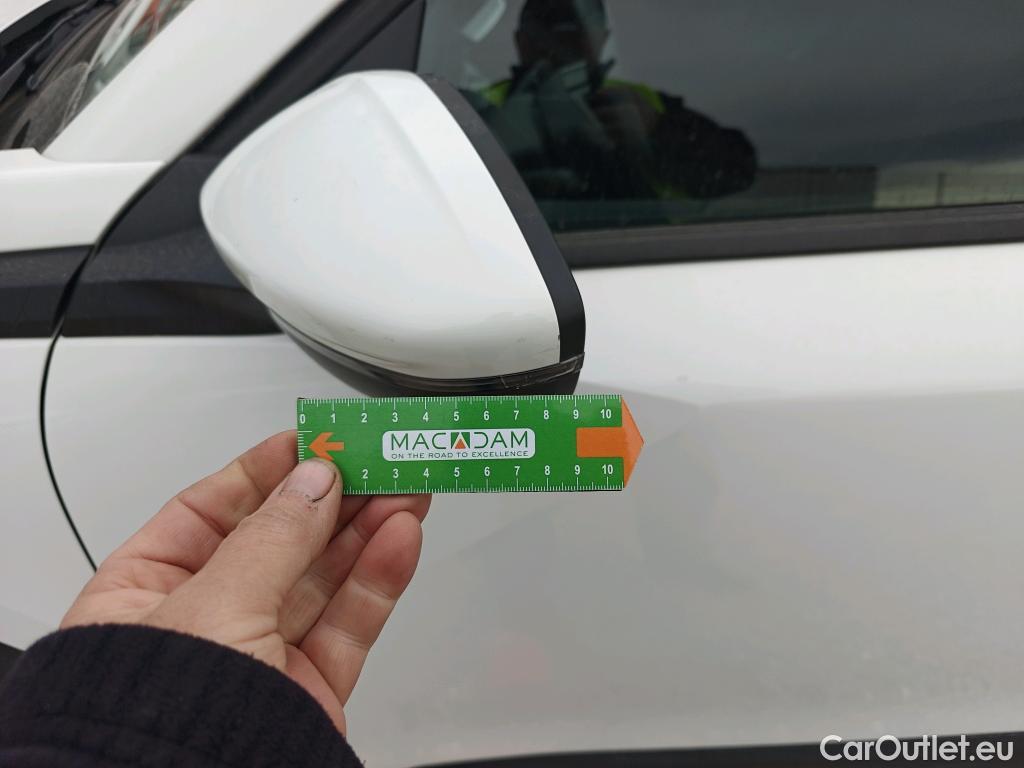  Peugeot  2008 PEUGEOT  / 2019 / 5P / todoterreno Active Puretech 100 S&S BVM6 #28