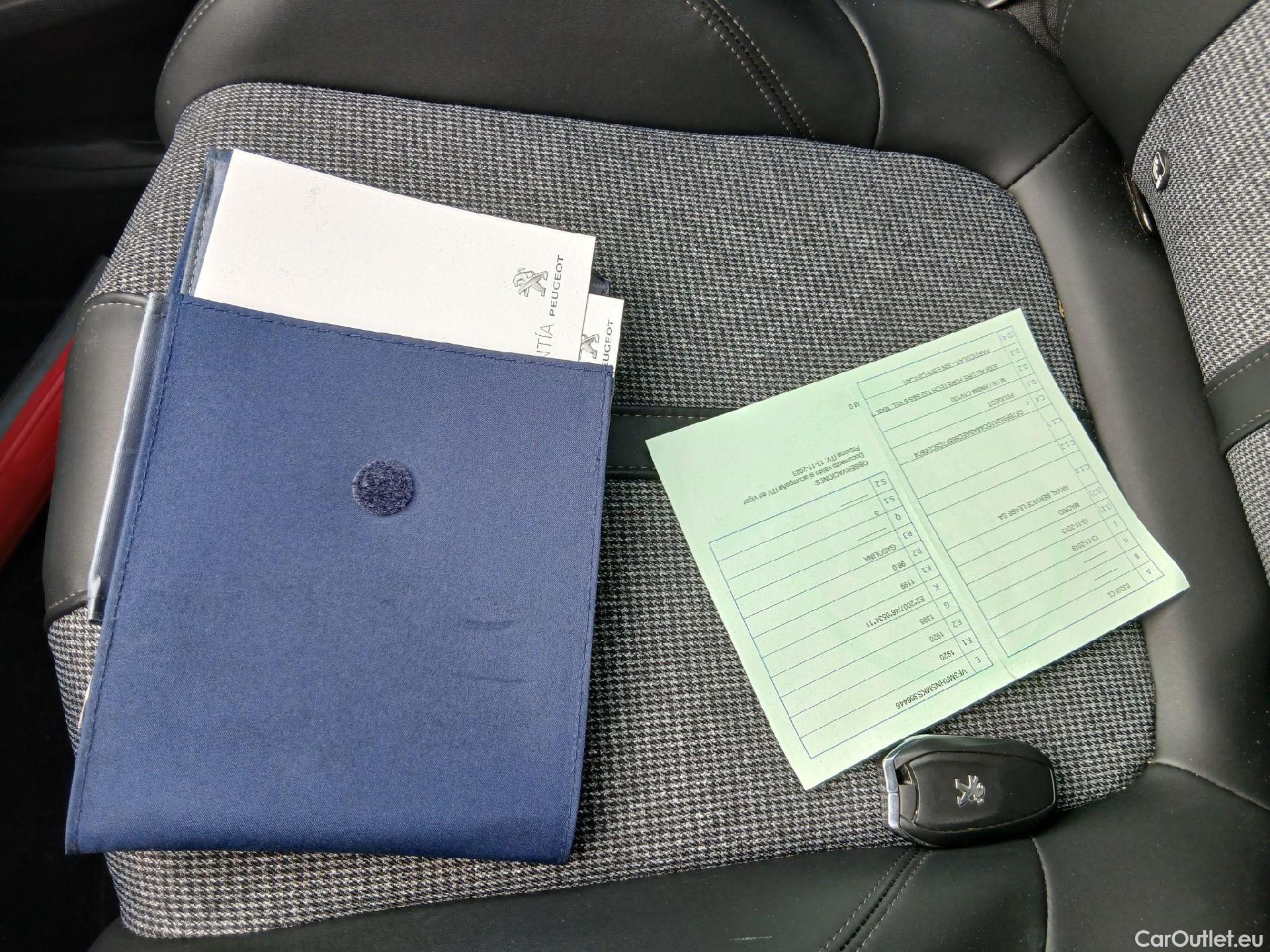  Peugeot  3008 PEUGEOT  / 2016 / 5P / todoterreno 1.2 PURETECH 96KW (130CV) ALLURE S&S (CX) #2