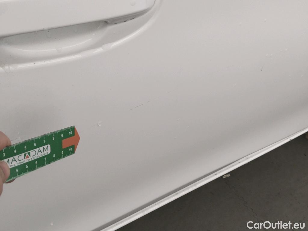  Toyota  Yaris TOYOTA  / 2017 / 5P / berlina con portón 1.5 100H Active #6