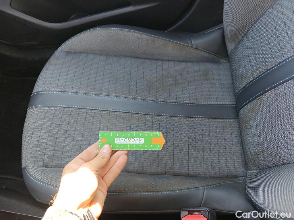  Peugeot  208 PEUGEOT  / 2019 / 5P / berlina con portón BlueHDi 73kW (100CV) Allure #34