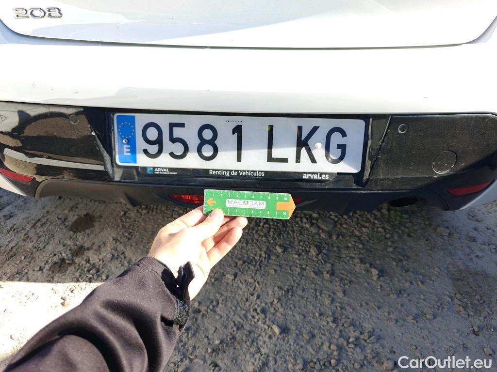  Peugeot  208 PEUGEOT  / 2019 / 5P / berlina con portón BlueHDi 73kW (100CV) Allure #55