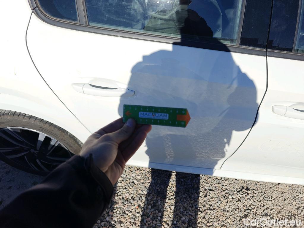  Peugeot  208 PEUGEOT  / 2019 / 5P / berlina con portón BlueHDi 73kW (100CV) Allure #64