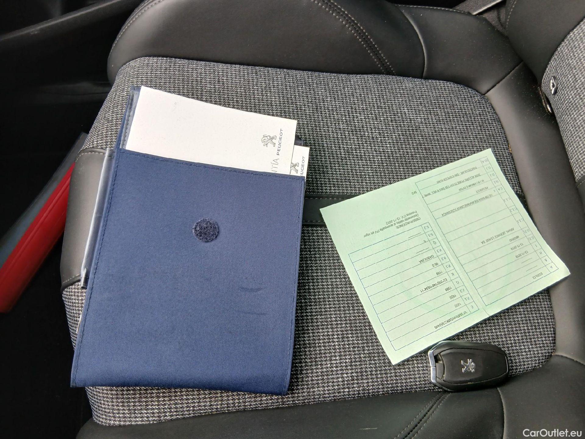  Peugeot  3008 PEUGEOT  / 2016 / 5P / todoterreno 1.2 PURETECH 96KW (130CV) ALLURE S&S (CX) #1