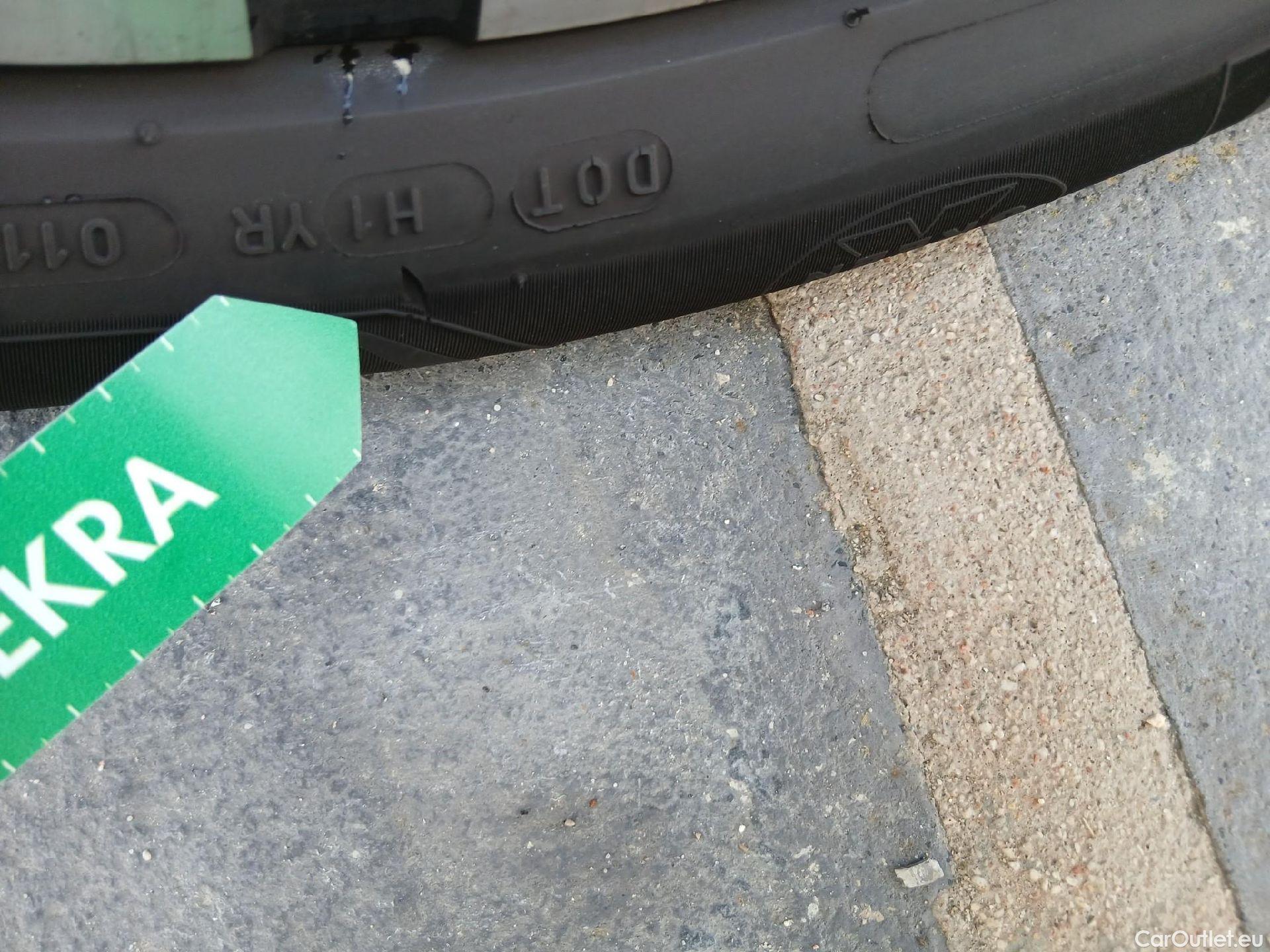  Peugeot  3008 PEUGEOT  / 2016 / 5P / todoterreno 1.2 PURETECH 96KW (130CV) ALLURE S&S (CX) #4