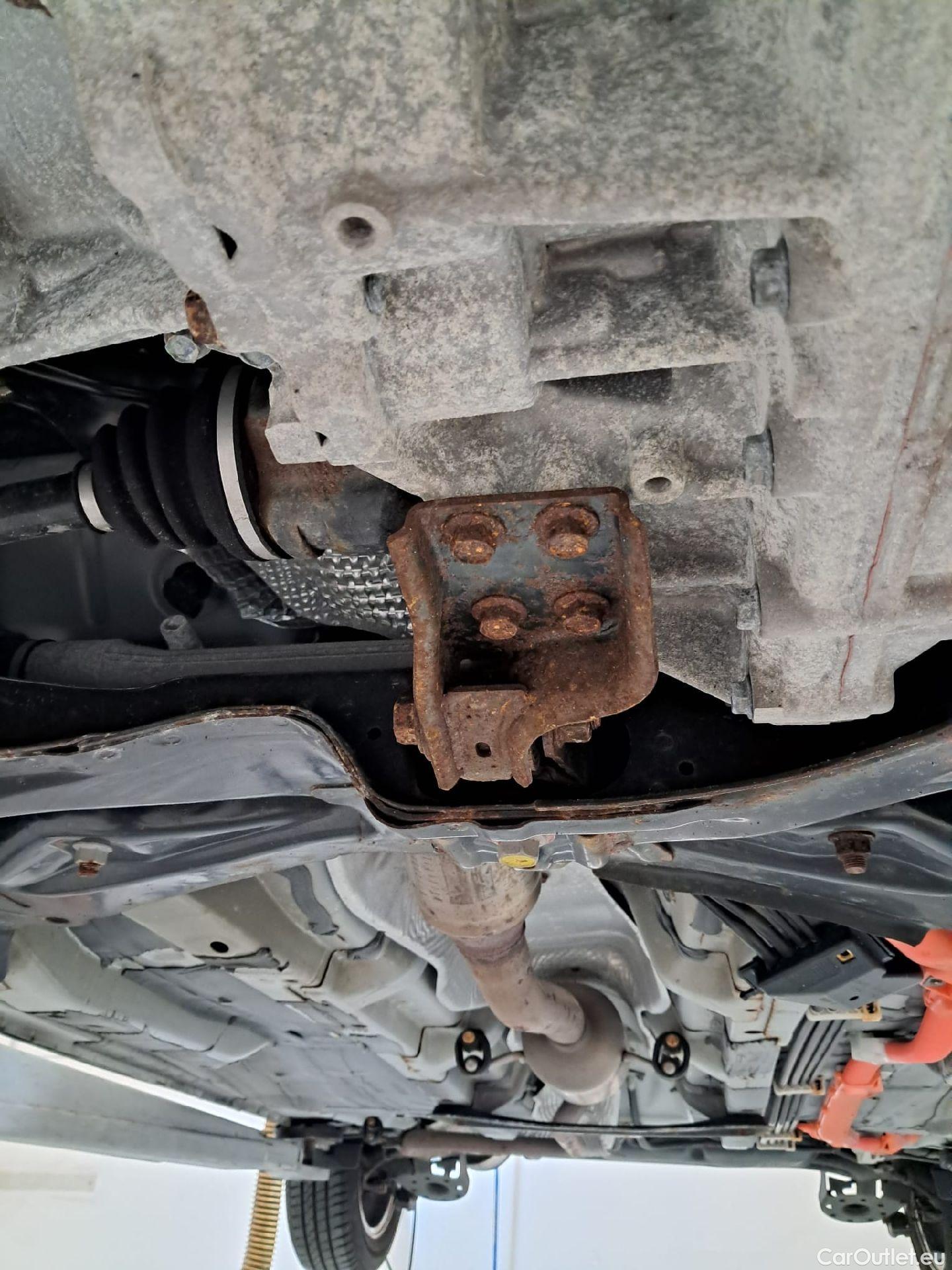  Toyota  Yaris TOYOTA  / 2017 / 5P / berlina con portón 1.5 100H Active #21