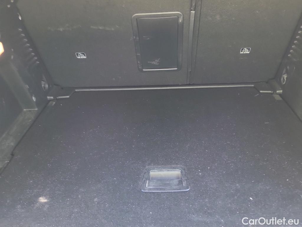  Peugeot  3008 PEUGEOT  / 2016 / 5P / todoterreno 1.5 BlueHDi 96kW (130CV) S&S Active EAT8 #9