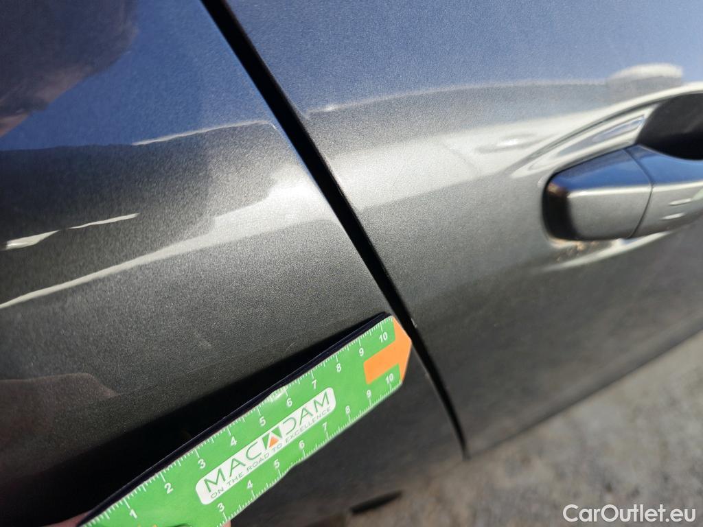  Peugeot  508 PEUGEOT  / 2018 / 5P / berlina con portón 5P Business Line BlueHDi 130 EAT8 (AC) #37