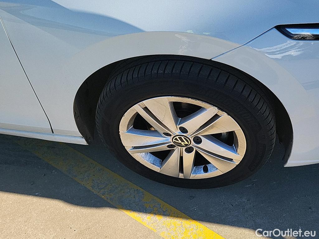  Volkswagen  Golf  VOLKSWAGEN / 2020 / 5P / berlina con portón 1.0 TSI 81kW (110CV) #23