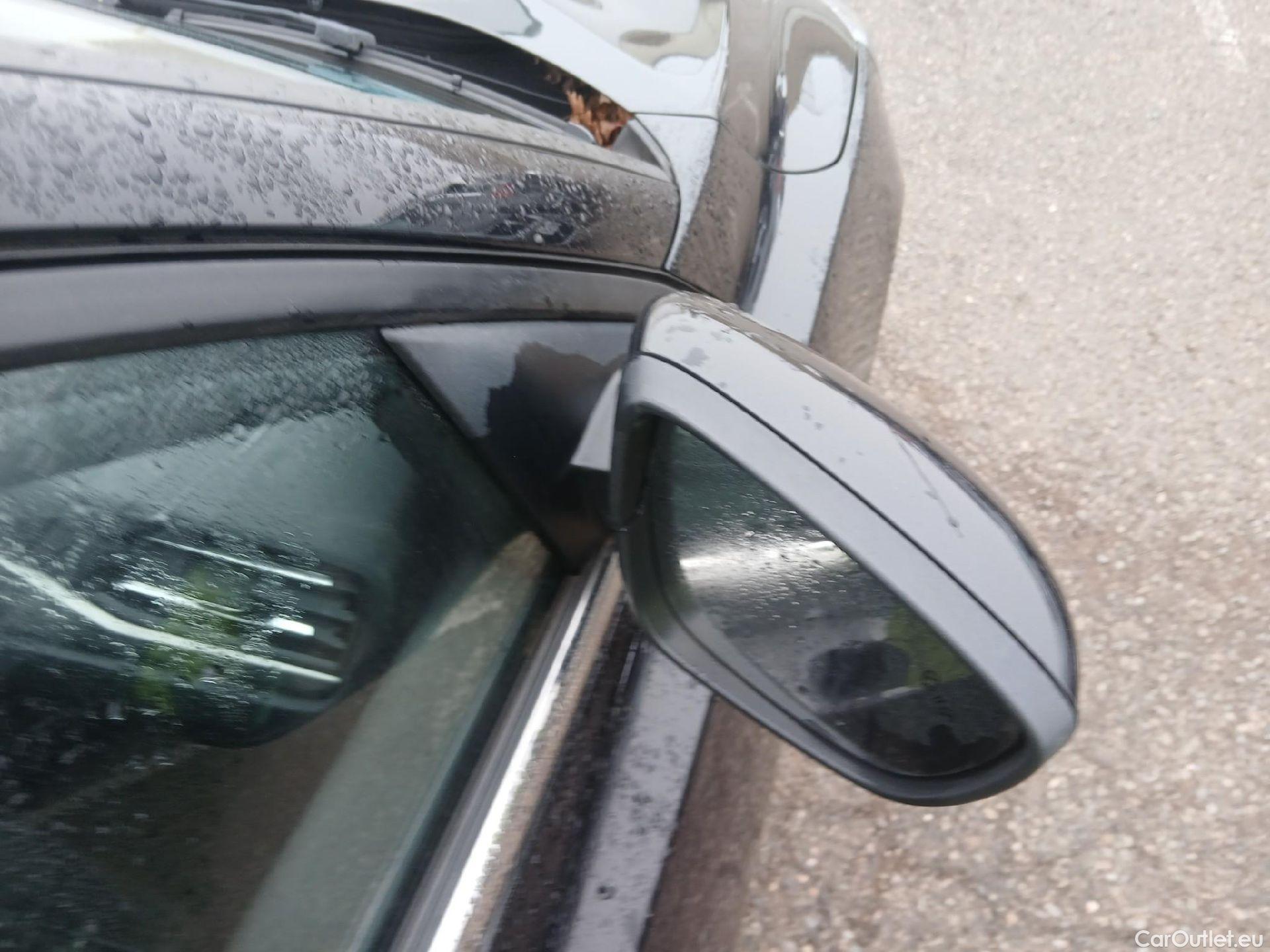  Ford  Focus FORD  / 2018 / 5P / berlina con portón 2.0 Ecoblue 110kW Titanium Auto #19