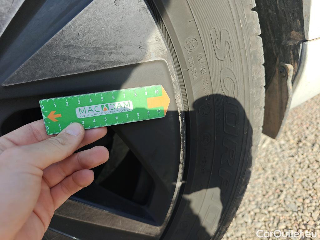  Volvo  XC90 VOLVO  / 2019 / 5P / todoterreno 2.0 T5 AWD R-Design Auto #9