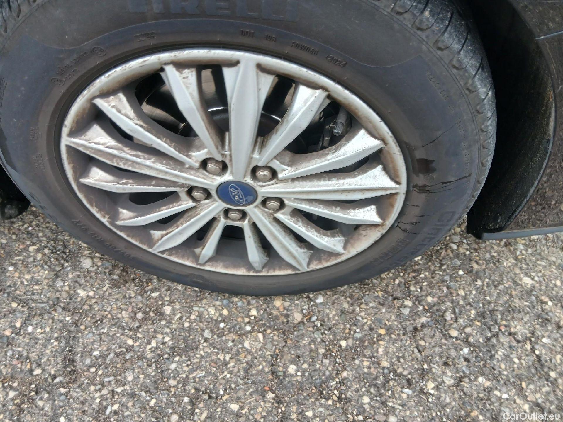  Ford  Focus FORD  / 2018 / 5P / berlina con portón 2.0 Ecoblue 110kW Titanium Auto #22