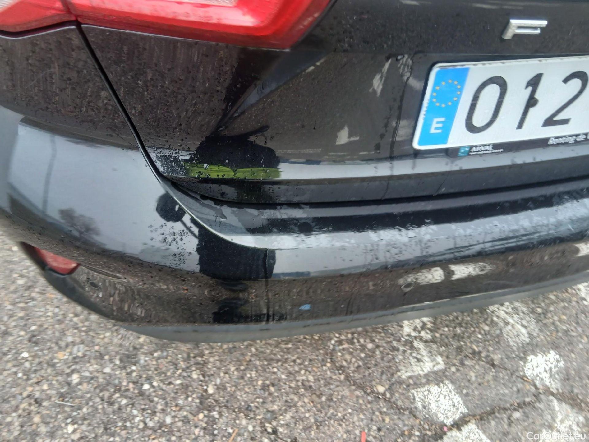  Ford  Focus FORD  / 2018 / 5P / berlina con portón 2.0 Ecoblue 110kW Titanium Auto #9