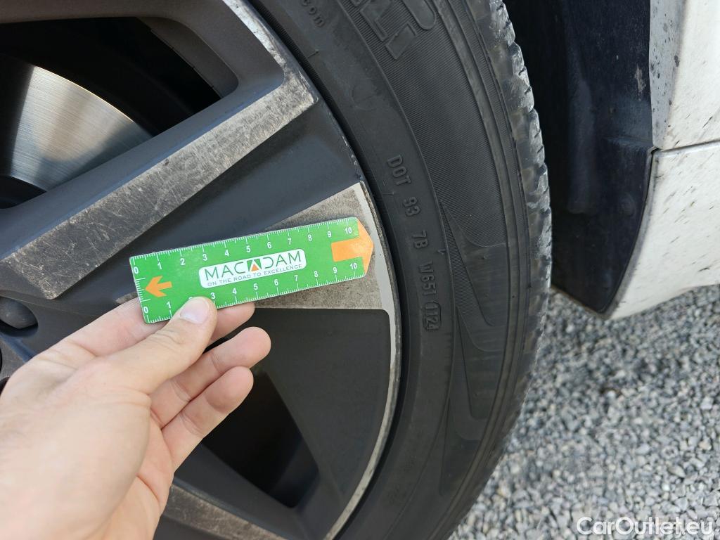  Volvo  XC90 VOLVO  / 2019 / 5P / todoterreno 2.0 T5 AWD R-Design Auto #3