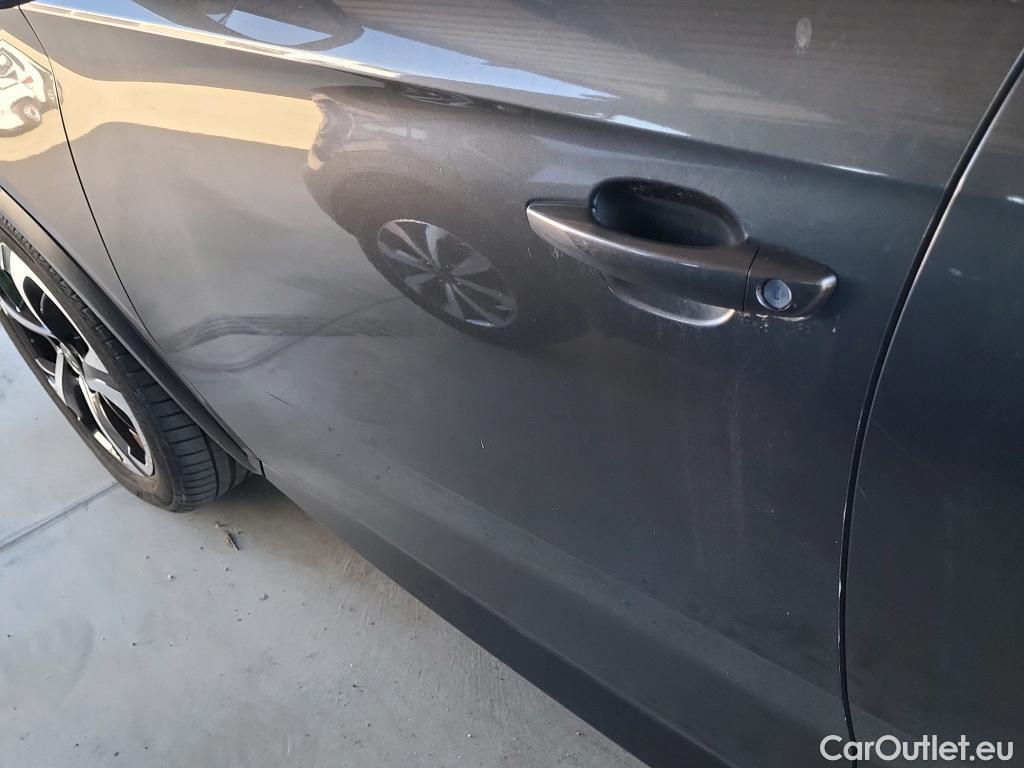  DS  DS7 DS DS 7 Crossback / 2017 / 5P / todoterreno BlueHDi DE 96kW (130CV) Auto. CHIC (AC) #3