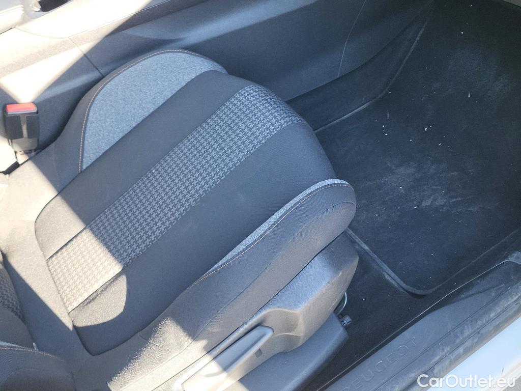  Peugeot  3008 PEUGEOT  / 2016 / 5P / todoterreno 1.5 BlueHDi 96kW (130CV) S&S Active EAT8 #11