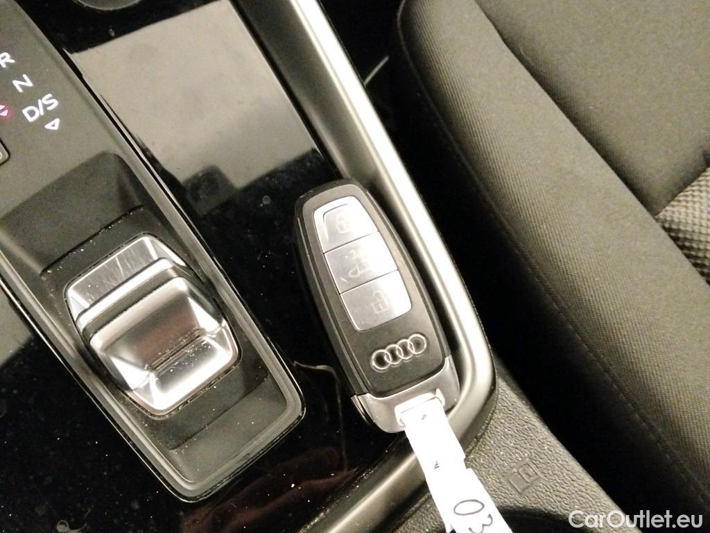  Audi  A3 AUDI  / 2020 / 5P / berlina con portón Sportback 30 TFSI 81kW (110CV) S tronic #2