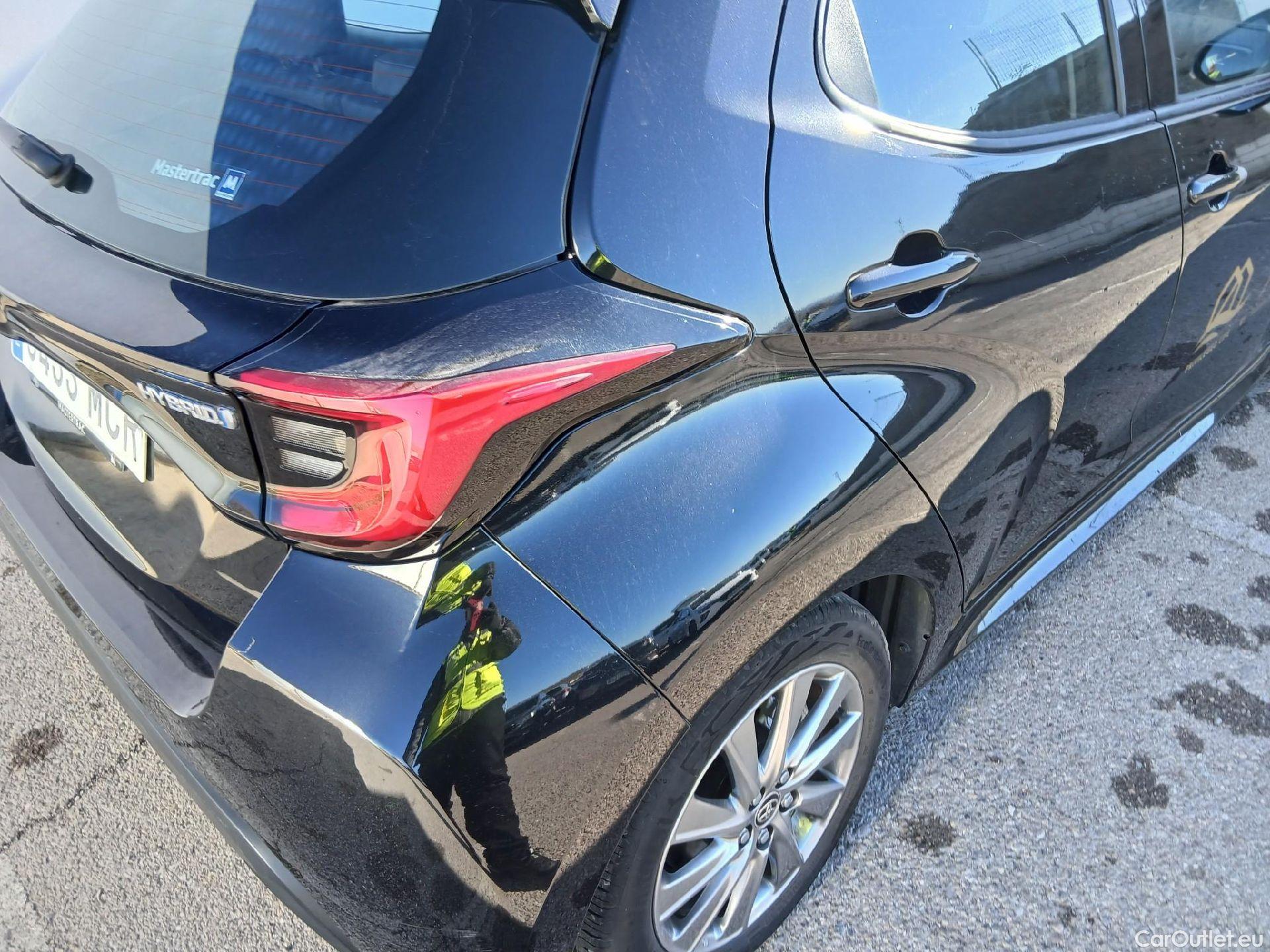  Toyota  Yaris TOYOTA  / 2020 / 5P / berlina con portón 1.5 120H Active Tech #19