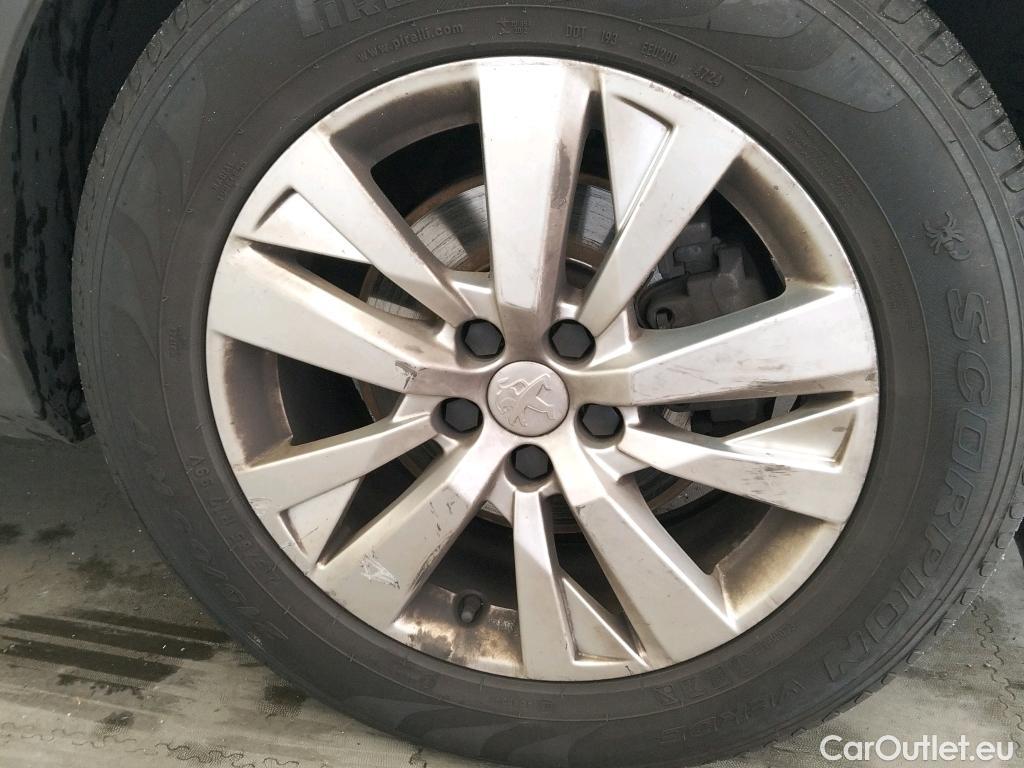  Peugeot  3008 PEUGEOT  / 2016 / 5P / todoterreno 1.5L BlueHDi 96kW (130CV) S&S Active (AC2) #17