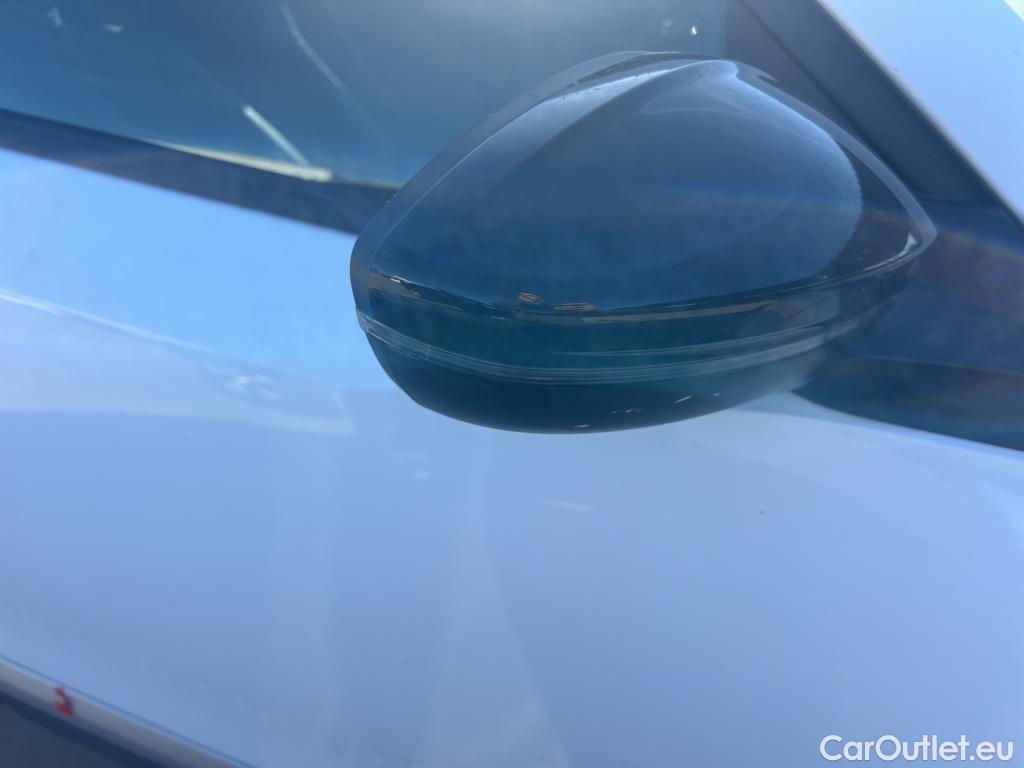  Peugeot  2008 PEUGEOT  / 2019 / 5P / todoterreno Allure BlueHDI 81kW (110CV) #23