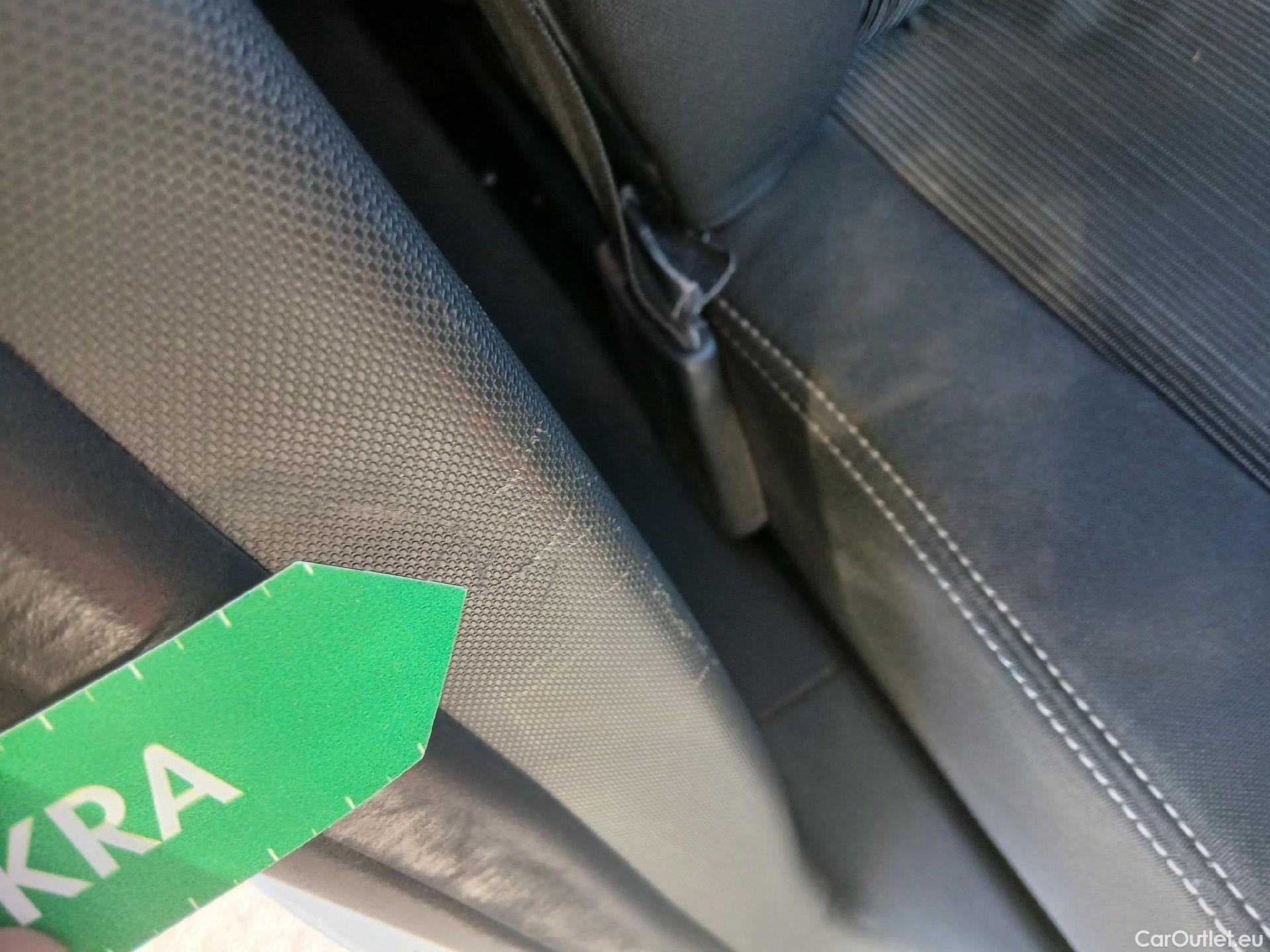  Renault  Zoe RENAULT  / 2013 / 5P / berlina con portón Limited 40 R110 -18 #20