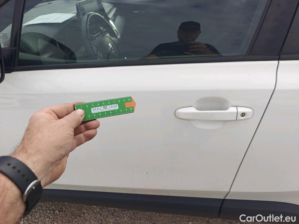  Toyota  C-HR TOYOTA  / 2019 / 5P / todoterreno 1.8 125H Active #1