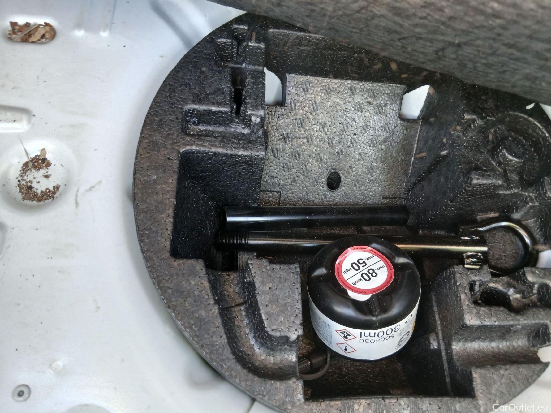  Renault  Zoe RENAULT  / 2013 / 5P / berlina con portón Limited 40 R110 -18 #6